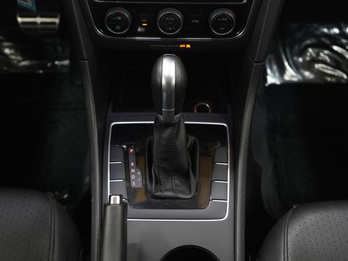 Used 2017 Volkswagen Passat 1.8T R-Line image 15