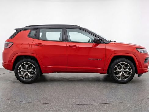 Used 2025 Jeep Compass Limited AWD/4WD image 11