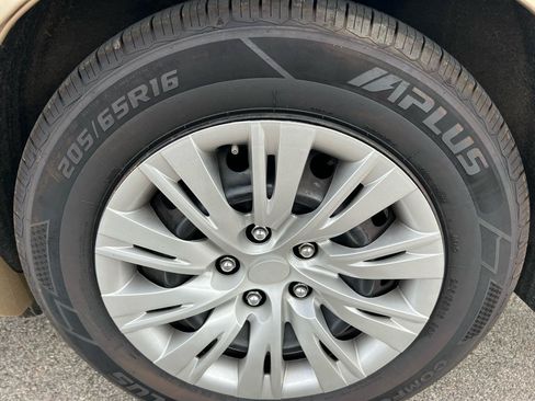 Used 2012 Toyota Camry LE FWD image 4
