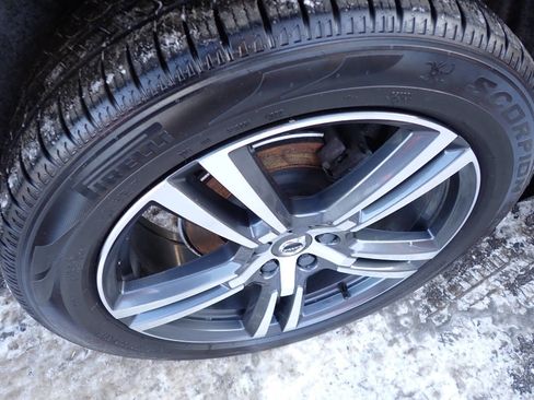 Used 2019 Volvo XC60 T5 Momentum w/ Multimedia Package image 7