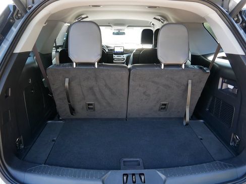 Used 2023 Ford Explorer XLT w/ Equipment Group 202A AWD/4WD image 10