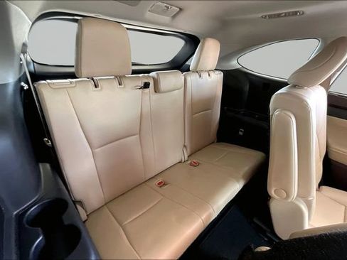 Used 2020 Toyota Highlander XLE FWD image 18
