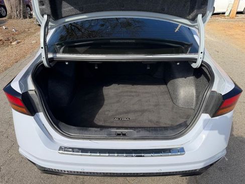Used 2023 Nissan Altima 2.5 SR w/ SR Premium Package image 9