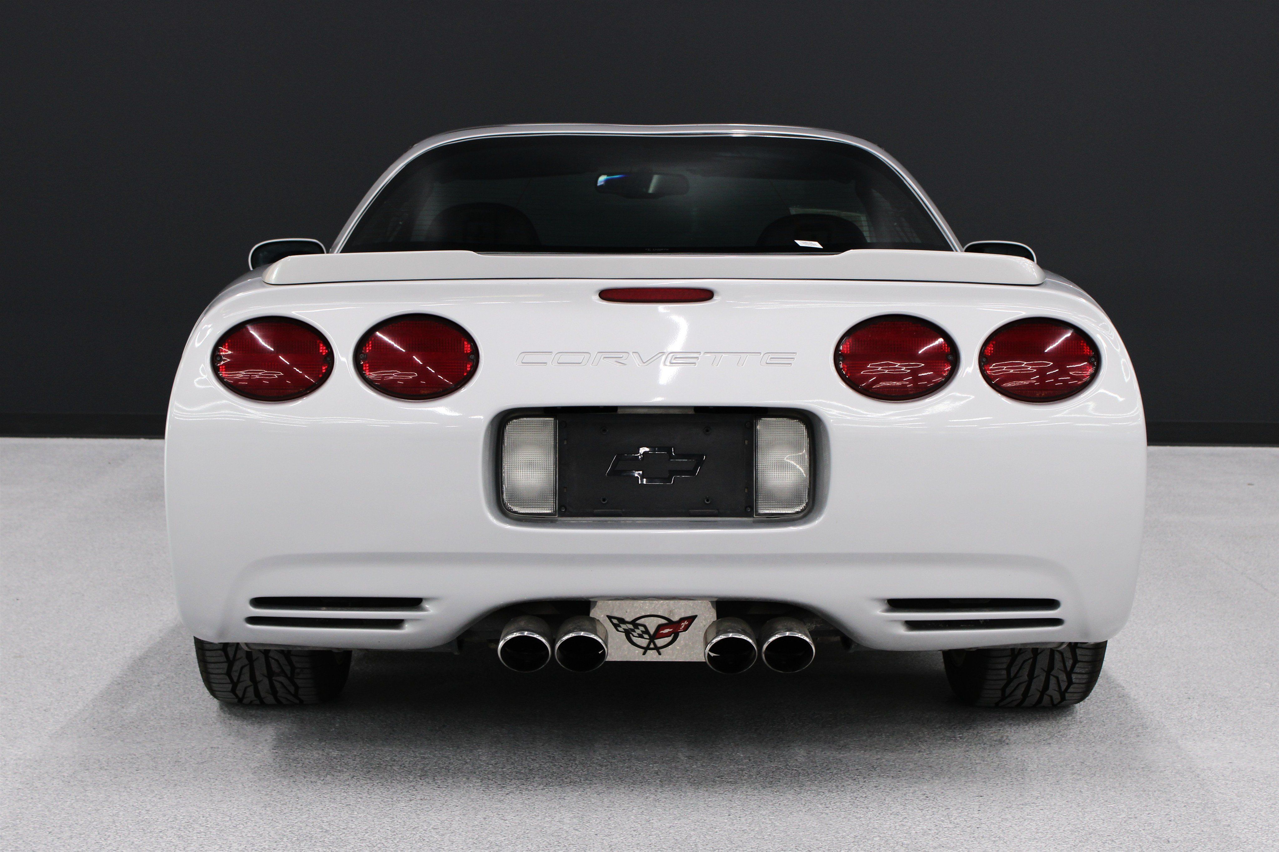 Used 2000 Chevrolet Corvette Coupe w/ Roof Pkg RWD image 22