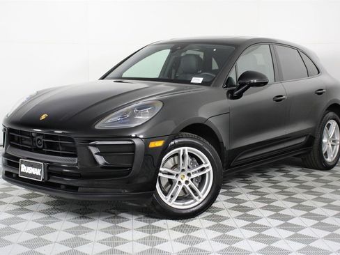 Used 2025 Porsche Macan image 35