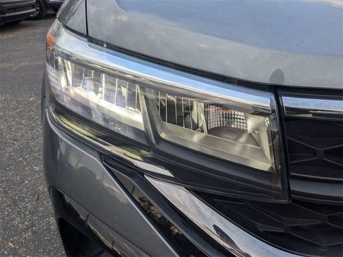 Used 2024 Volkswagen Taos SE image 10