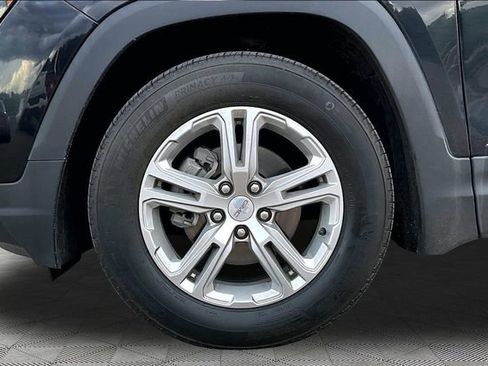Used 2024 GMC Terrain SLE FWD image 20