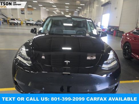 Used 2022 Tesla Model Y Long Range image 12