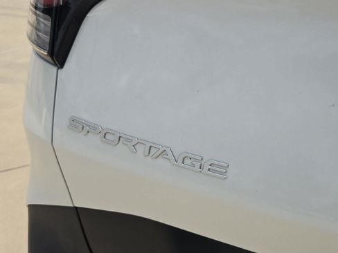 Used 2023 Kia Sportage LX FWD image 11