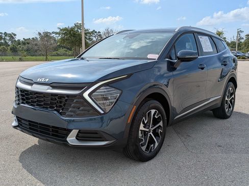Certified 2025 Kia Sportage EX AWD/4WD image 9