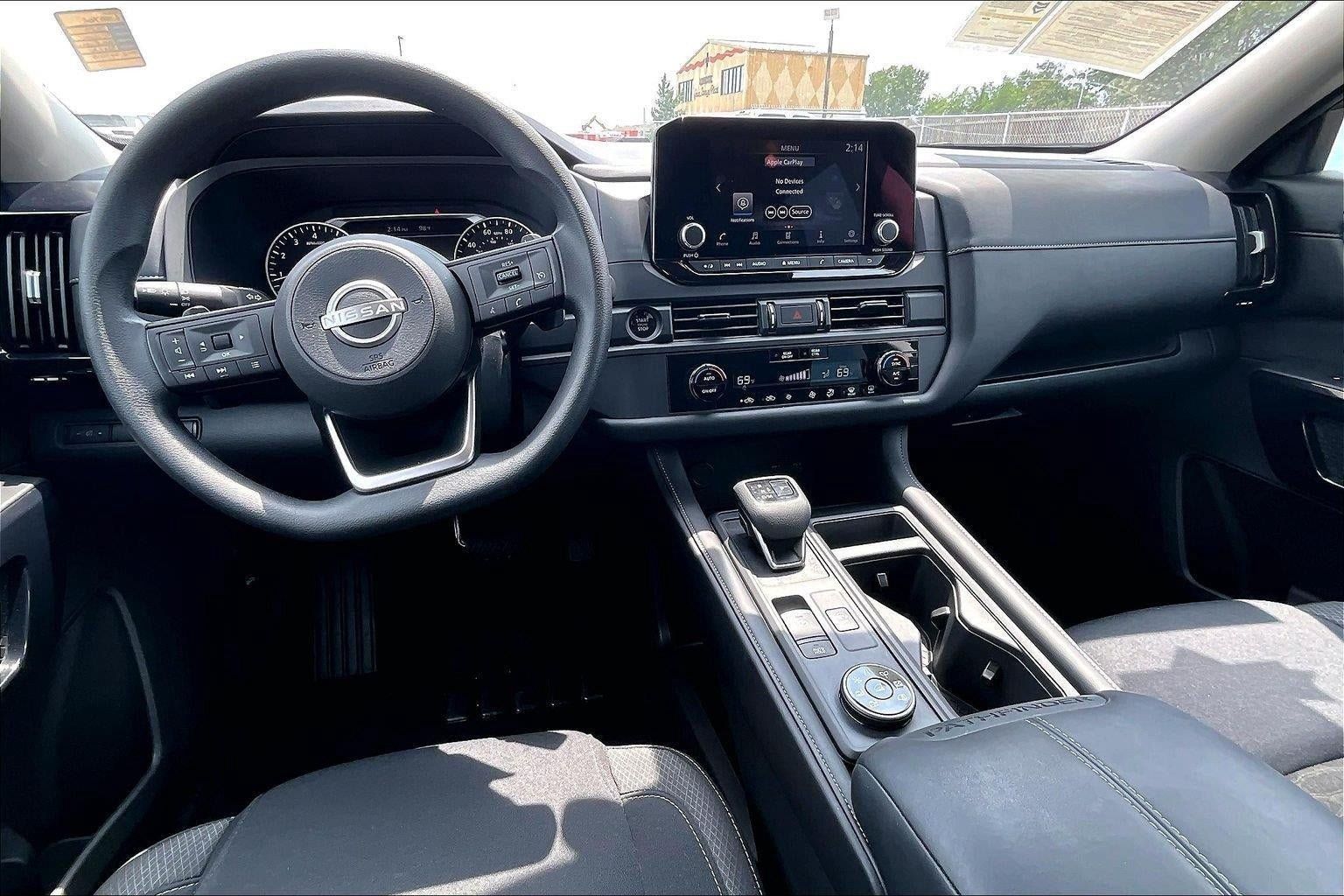 Used 2025 Nissan Pathfinder S AWD/4WD image 16