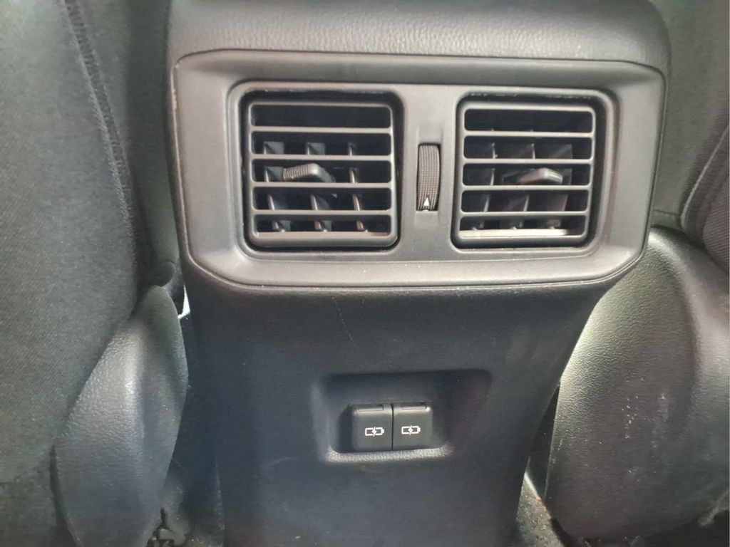 Used 2025 Toyota RAV4 XLE AWD/4WD image 7