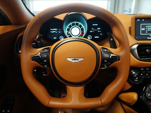 Used 2021 Aston Martin V8 Vantage Roadster RWD image 17