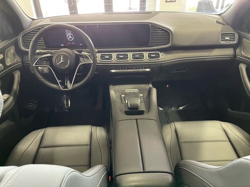 Used 2025 Mercedes-Benz GLE 450e 4MATIC w/ Winter Package image 32