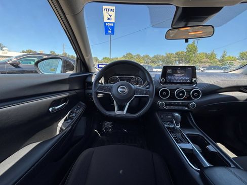 Used 2025 Nissan Sentra SV FWD image 32