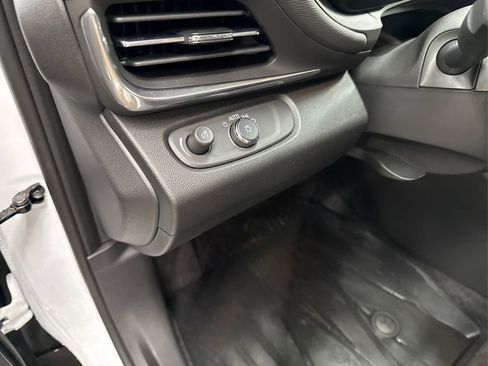 Used 2024 Buick Envista Preferred image 34