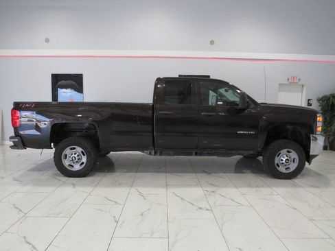 Used 2019 Chevrolet Silverado 2500 W/T AWD/4WD image 3