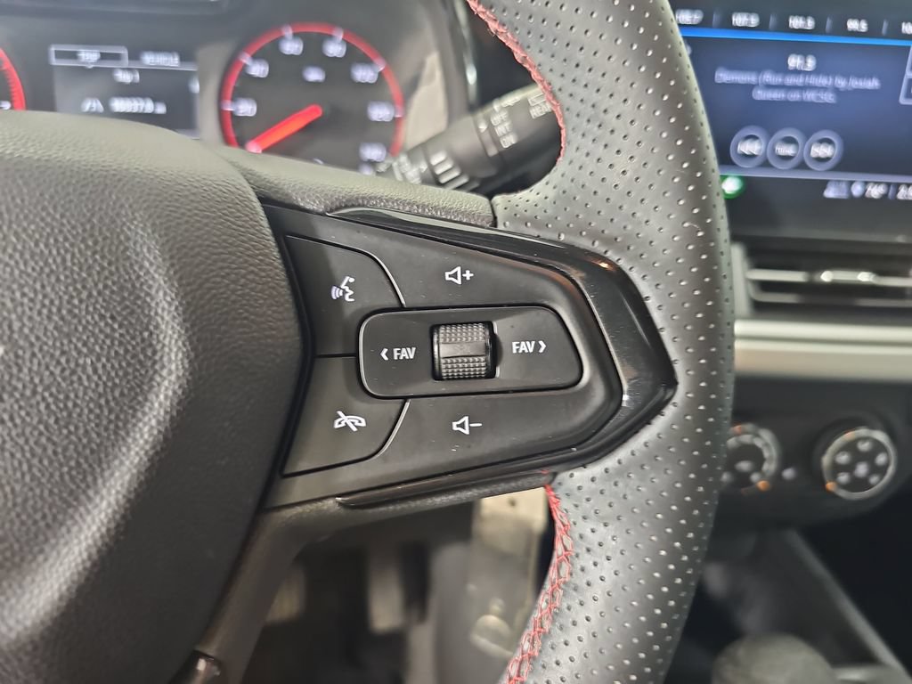 Certified 2024 Chevrolet Trax RS FWD image 22