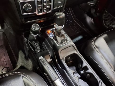 Used 2021 Jeep Wrangler Unlimited Sahara image 12