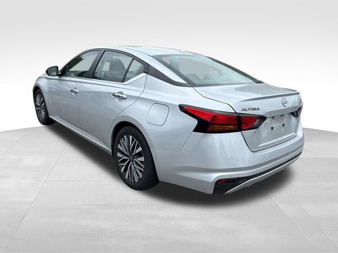 Used 2024 Nissan Altima 2.5 SV FWD image 3