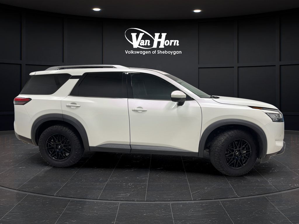 Used 2023 Nissan Pathfinder SL AWD/4WD image 8