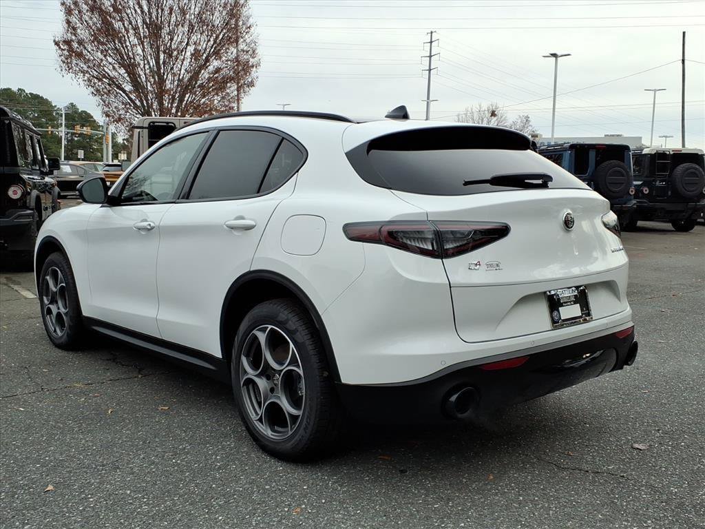 New 2025 Alfa Romeo Stelvio Sprint w/ Convenience Package AWD/4WD image 16