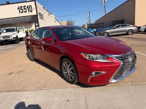 Used 2018 Lexus ES 300h w/ Luxury Package image 7