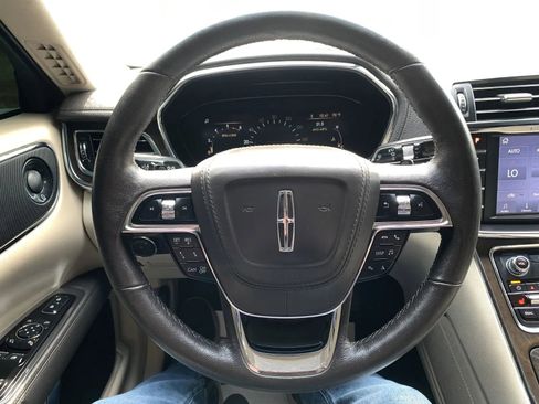 Used 2020 Lincoln Continental w/ Premium Package image 13