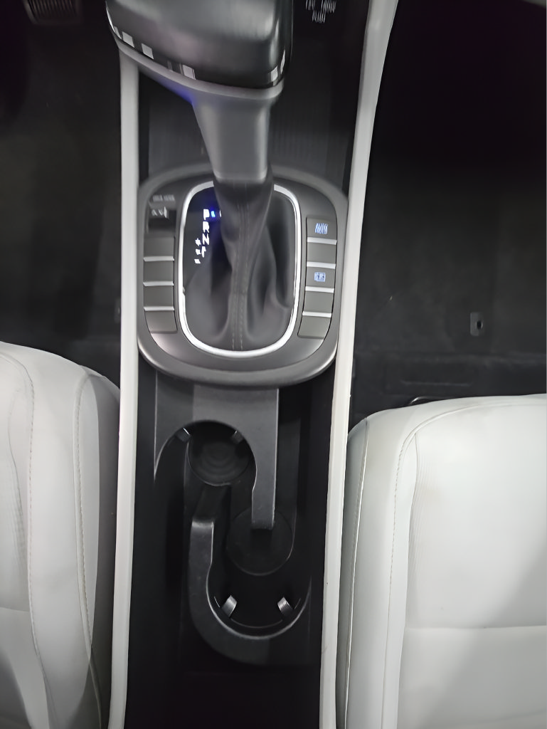 Certified 2025 Hyundai Kona SEL FWD image 36