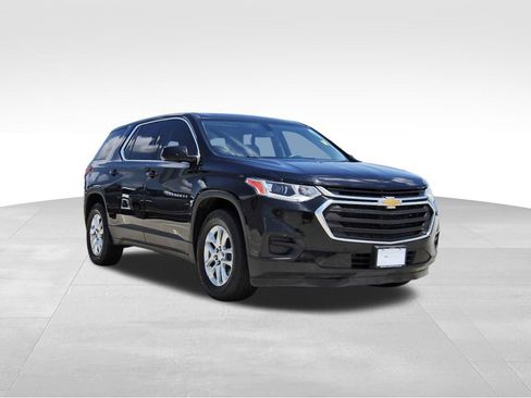 Used 2019 Chevrolet Traverse LS FWD image 1