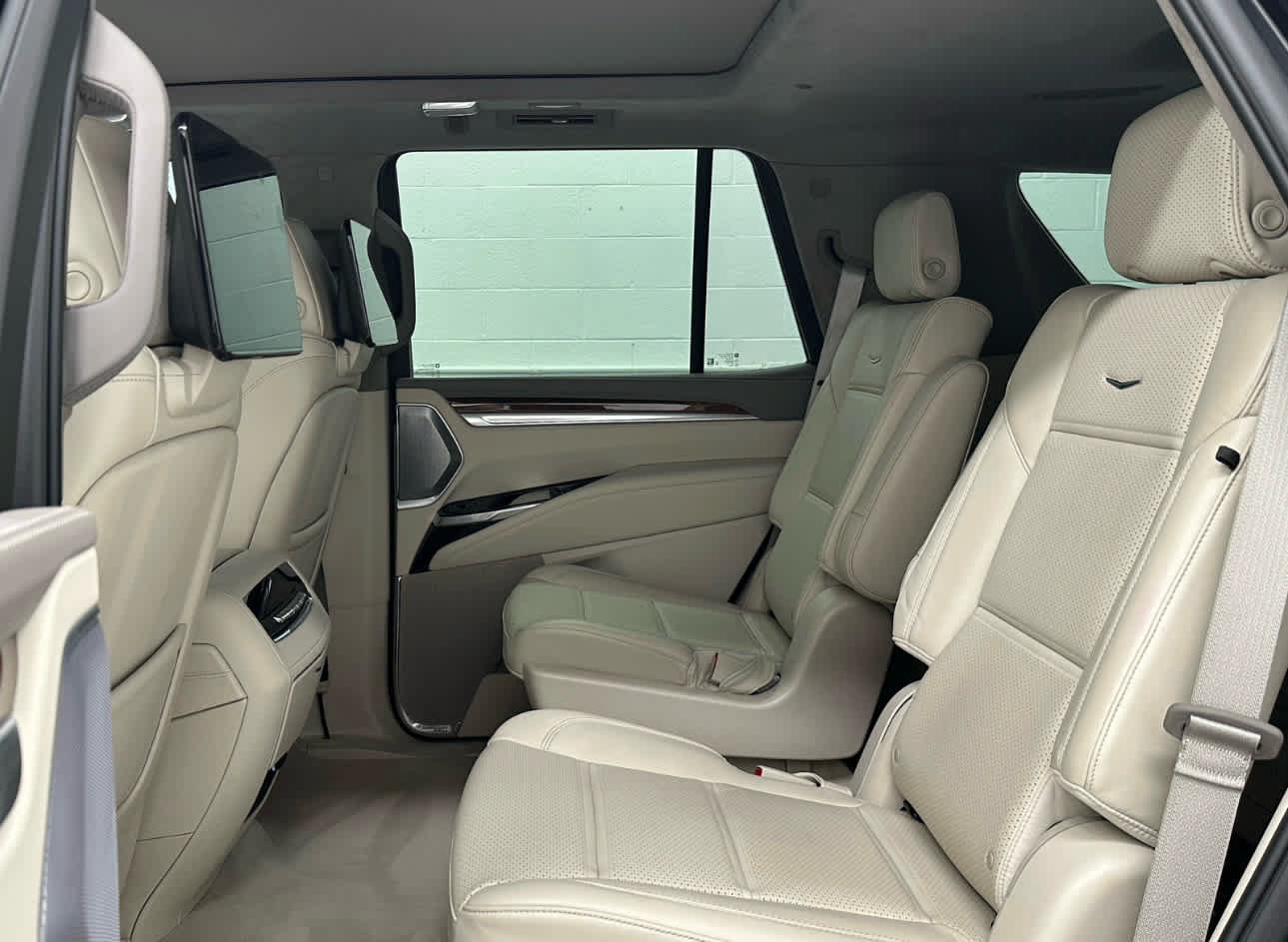 Used 2026 Cadillac Escalade Platinum Sport w/ LPO, ONYX Package AWD/4WD image 15