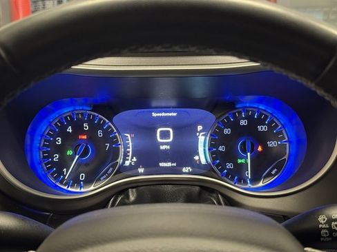 Used 2022 Chrysler Pacifica Touring-L w/ Uconnect Theater Family Group image 29