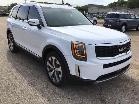 Used 2022 Kia Telluride EX w/ EX Premium Package FWD image 6
