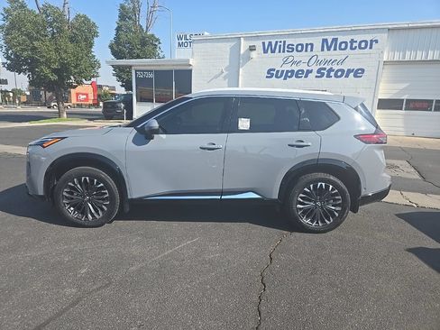 Used 2024 Nissan Rogue Platinum AWD/4WD image 8