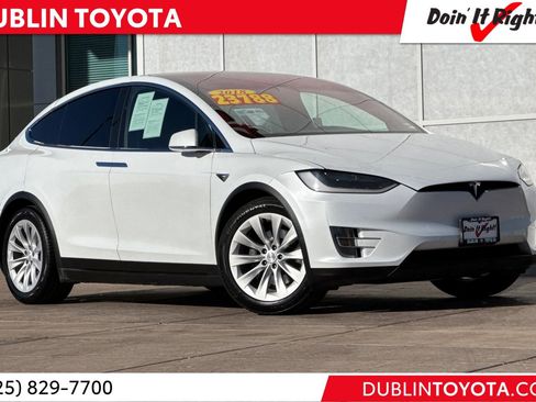 Used 2018 Tesla Model X 75D image 1
