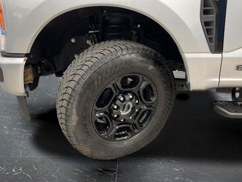 Used 2023 Ford F250 XLT w/ XLT Premium Package AWD/4WD image 36