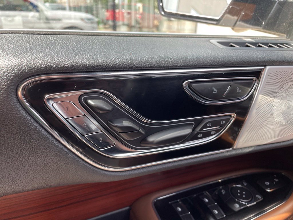 Used 2022 Lincoln Navigator Reserve AWD/4WD image 27