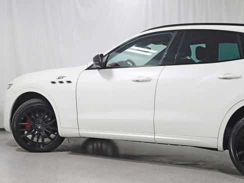 Used 2022 Maserati Levante GT image 12