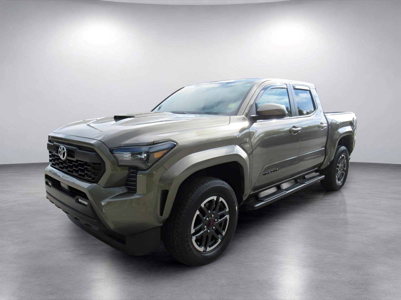 Used 2025 Toyota Tacoma TRD Sport AWD/4WD image 3
