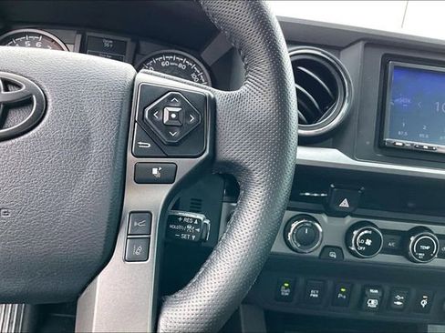 Used 2018 Toyota Tacoma TRD Sport w/ Technology Package AWD/4WD image 18