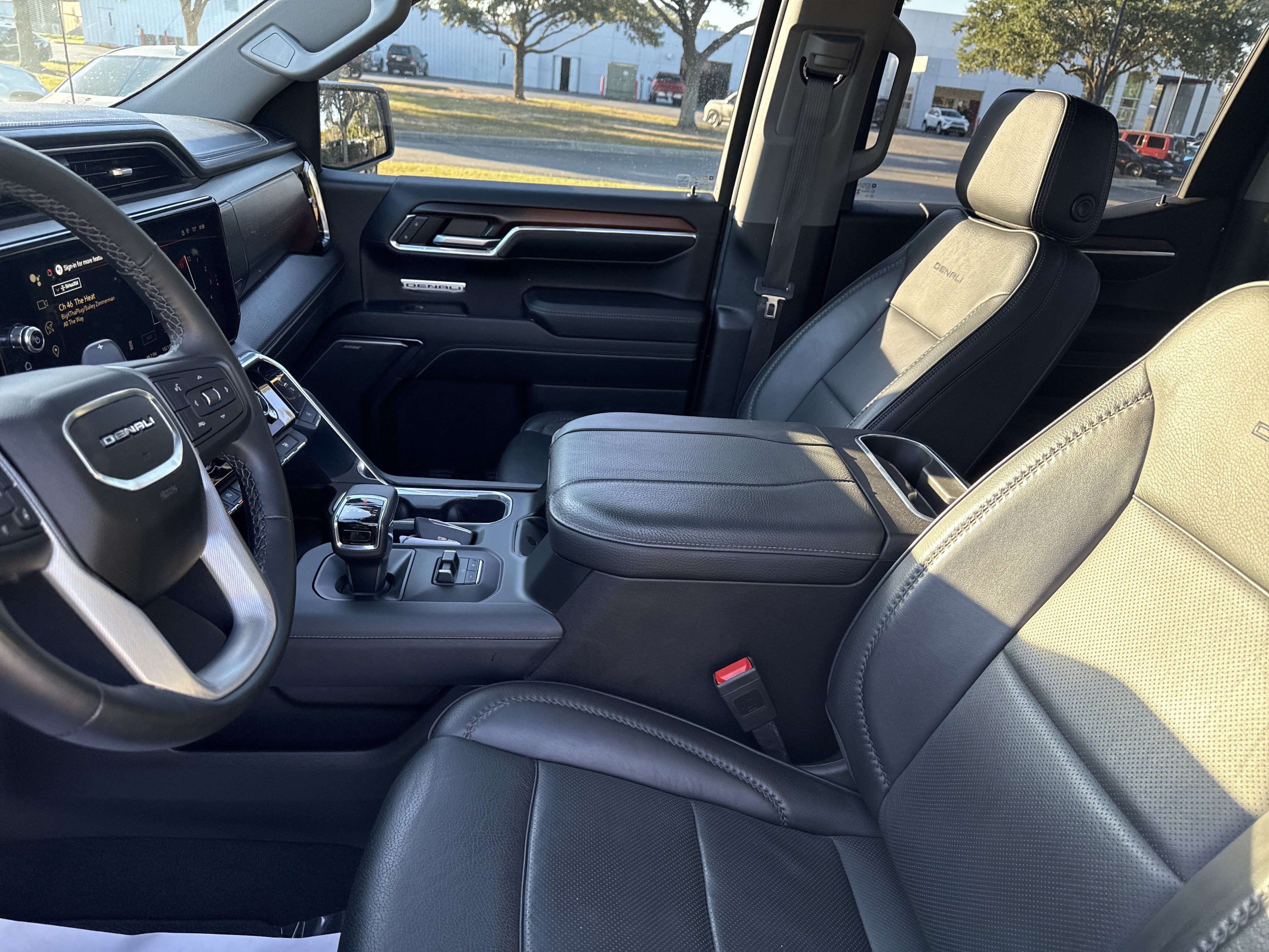 Used 2024 GMC Sierra 1500 Denali w/ Technology Package AWD/4WD image 13