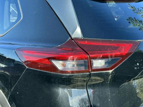 Certified 2022 Nissan Rogue SV w/ SV Premium Package image 11