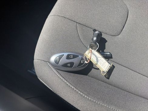 Used 2025 Hyundai Elantra SEL FWD image 24