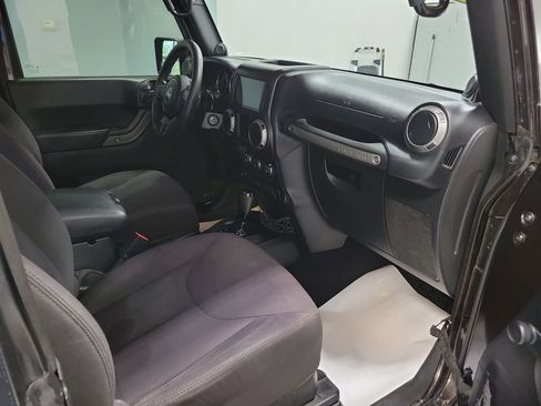 Used 2013 Jeep Wrangler Sport AWD/4WD image 17