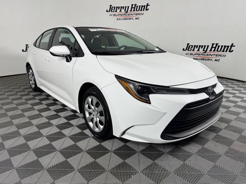 Used 2024 Toyota Corolla LE FWD image 5
