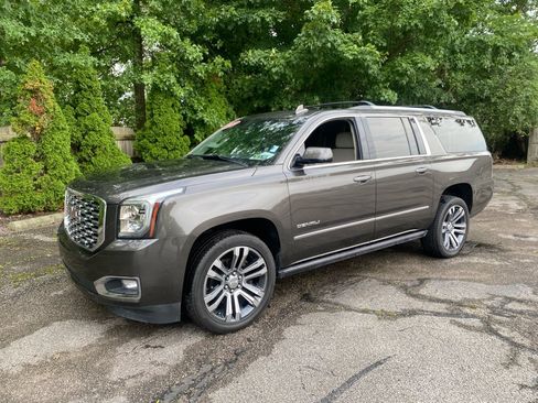 Used 2019 GMC Yukon XL Denali w/ Denali Ultimate Package AWD/4WD image 1