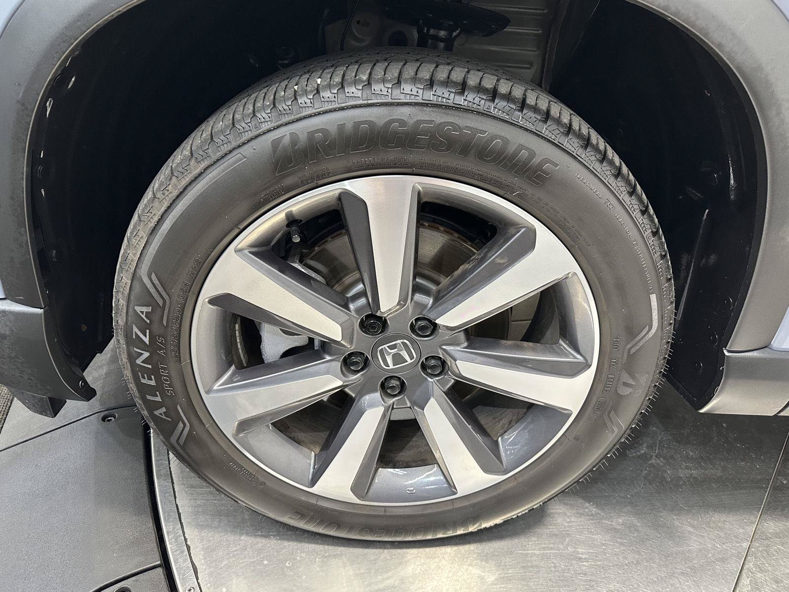 Certified 2025 Honda Pilot Elite image 9