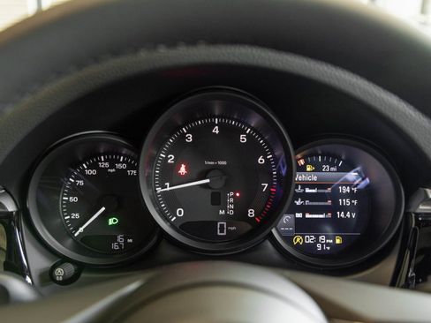 Certified 2026 Porsche Macan AWD/4WD image 13