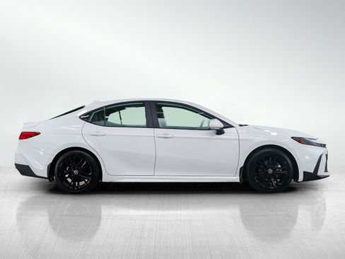 Used 2025 Toyota Camry SE image 6