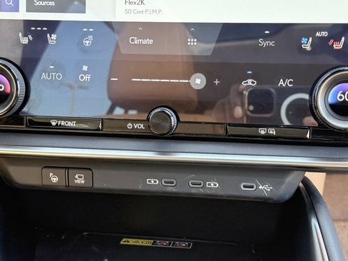 Used 2023 Lexus RZ 450e Premium image 23